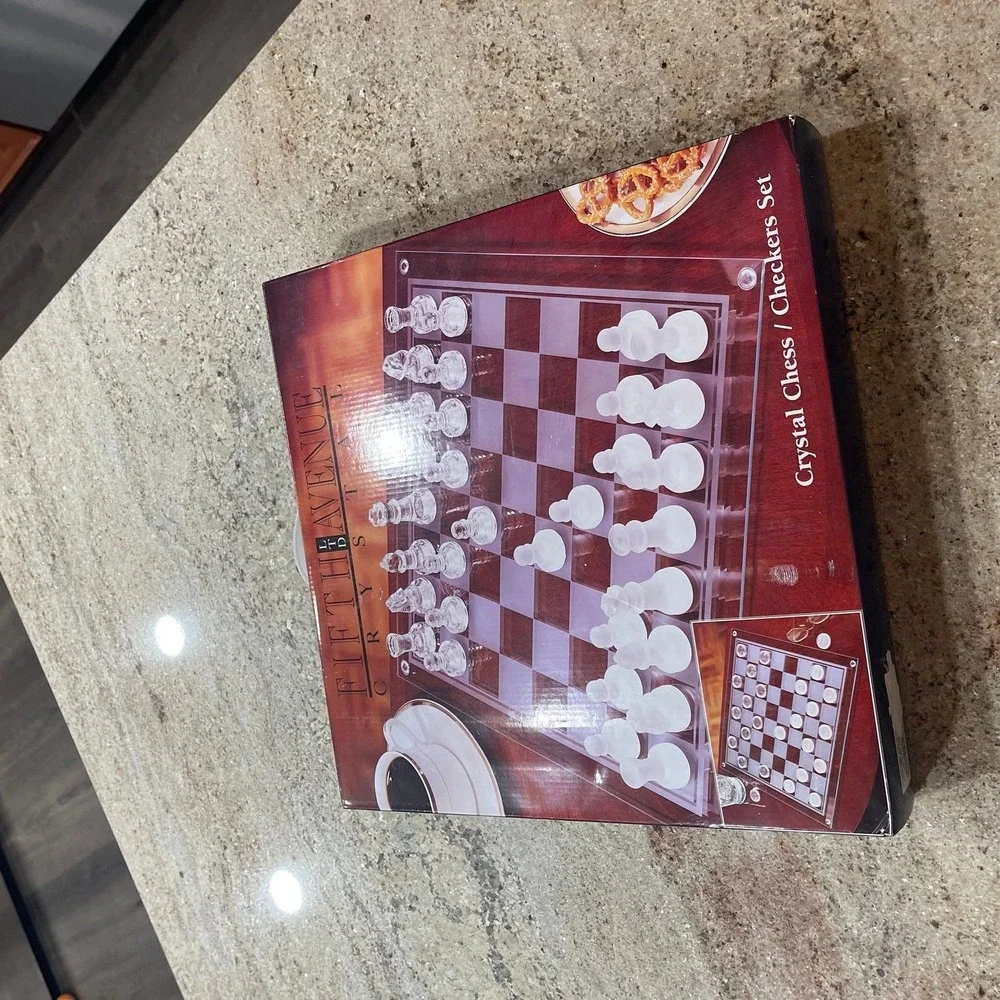 Fifth‎ Avenue crystal chess / Checkers set
